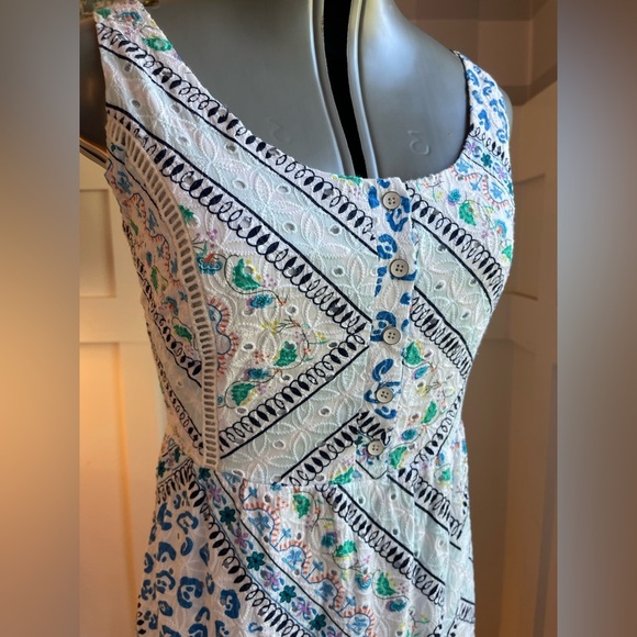 Eyelet Floral Patterned Sleeveless Dress Size Medium - Picture 5 of 9